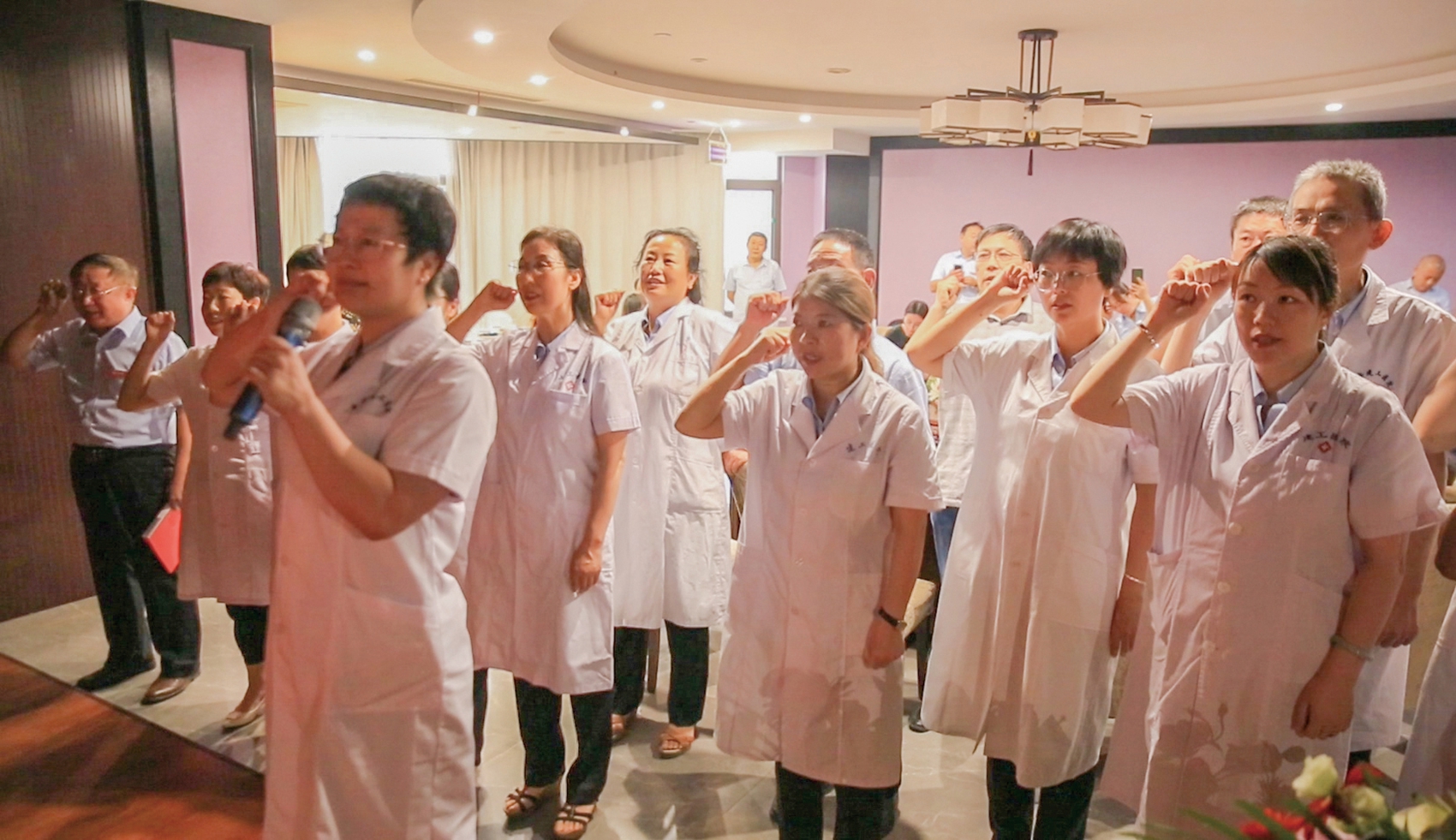 建工医院庆祝第四个“中国医师节”
